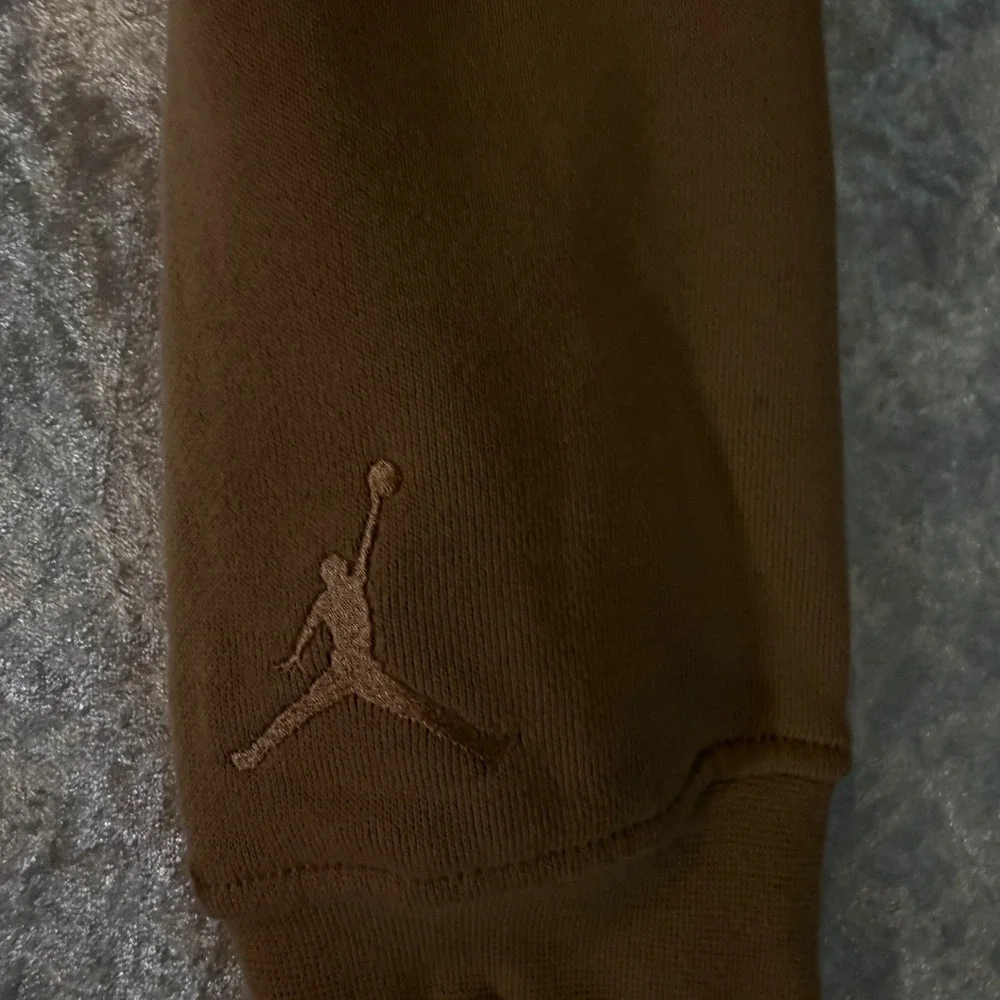 Jordan Essentials Sweatshirt Mens Small Tan Free‎ Jordan Headband NEW FN4607-244